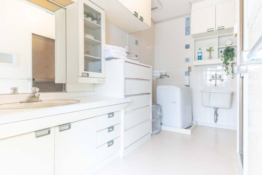 Sanacion Motomachi 7 なんばで150平米の広々空間 最大14名 Netflix見れます Apartamento *